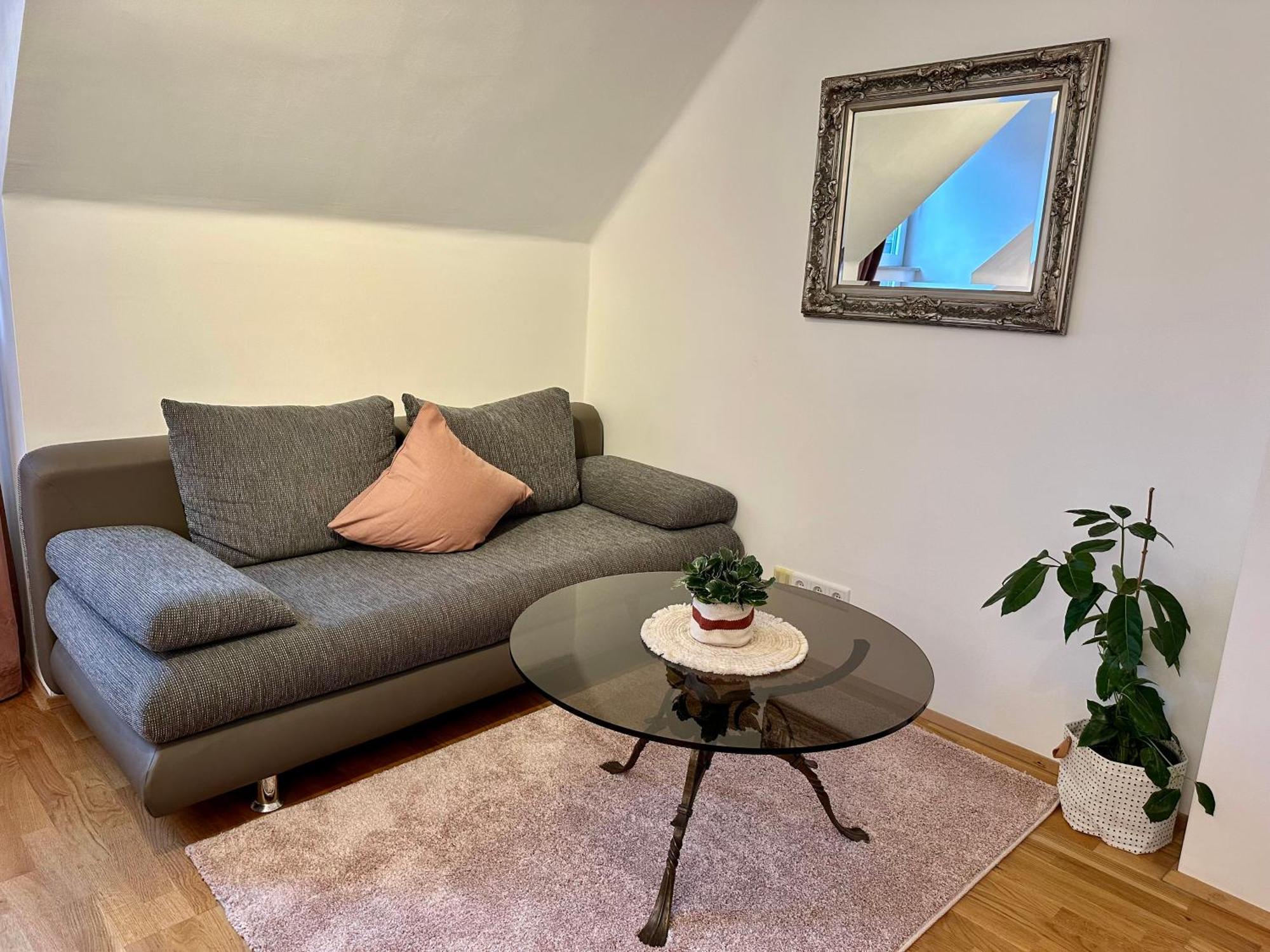 The Peaceful Garden Stay & Free Parking Salzburg Exterior photo